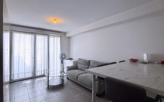À vendre   T2 de 42 m2 au dernier étage avec balcon et parking couvert